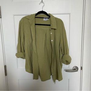Princess Polly green button down size S